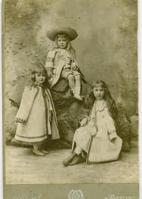 Portret Ireny, Janusza i Laury Przedpełskich w wieku dziecięcym