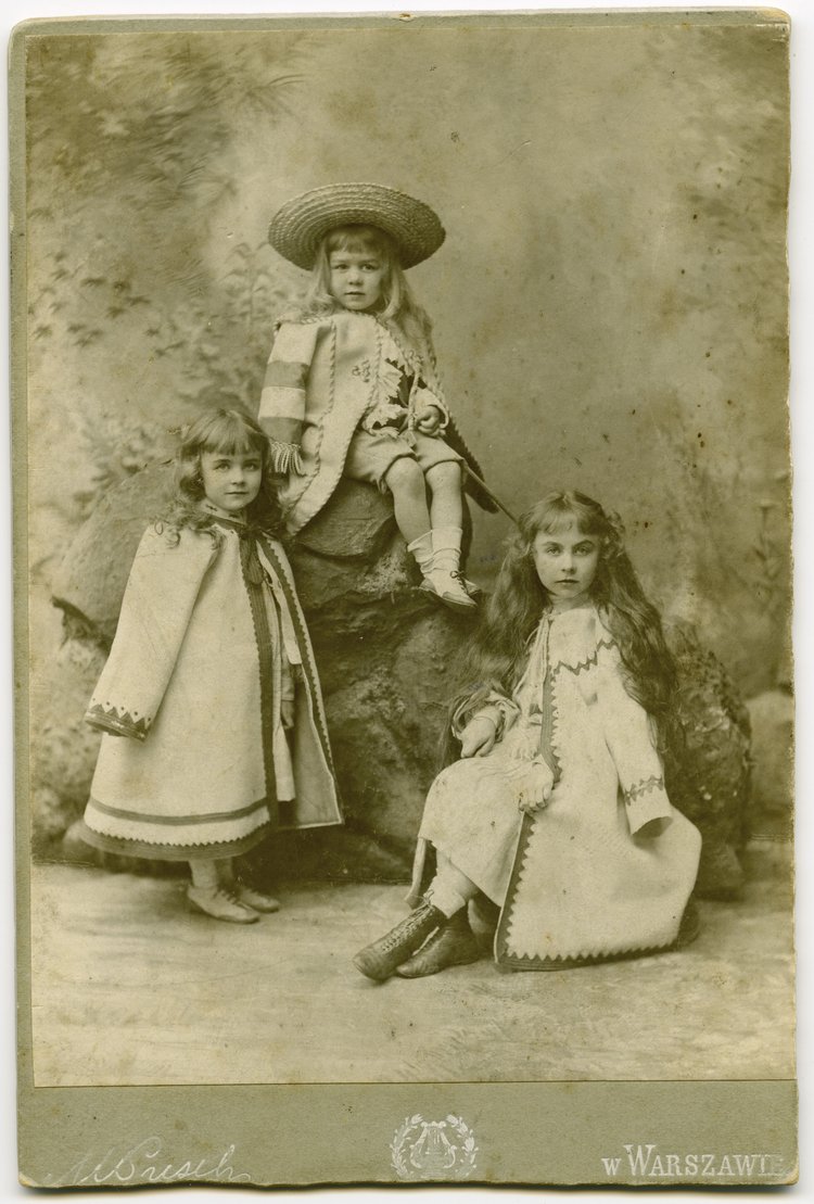 Portret Ireny, Janusza i Laury Przedpełskich w wieku dziecięcym