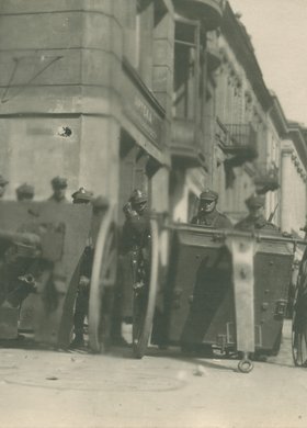 Stanowiska ogniowe na ulicy Nowy Świat podczas przewrotu majowego