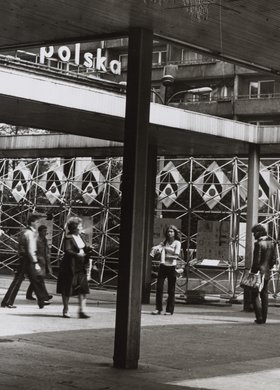 Śródmiejski Mall (currently Stefana “Wiecha” Wiecheckiego Mall) and an outdoor exhibition