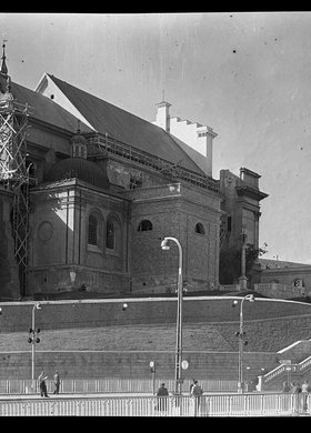 Widok z Trasy W-Z na kościół św. Anny