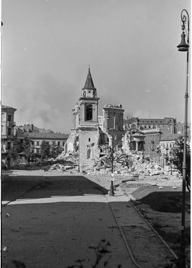 Ruiny kościoła św. Aleksandra na placu Trzech Krzyży