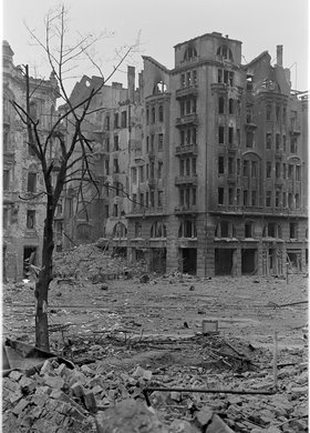 Ruiny kamienicy Goldstanda przy placu Napoleona 3