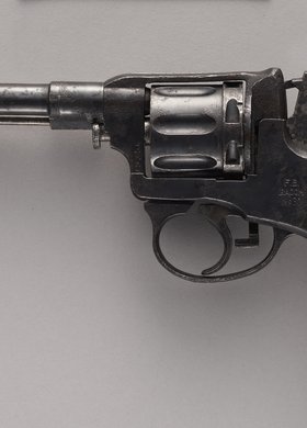 Rewolwer typu Nagan strzelca Jerzego Ogonowskiego "Joga" z pułku AK "Baszta"