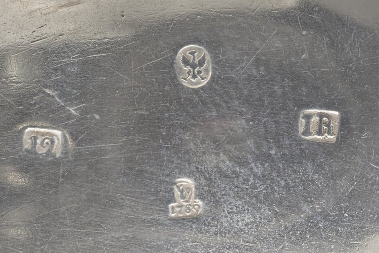 Cukiernica owalna z gałązką kwiatową