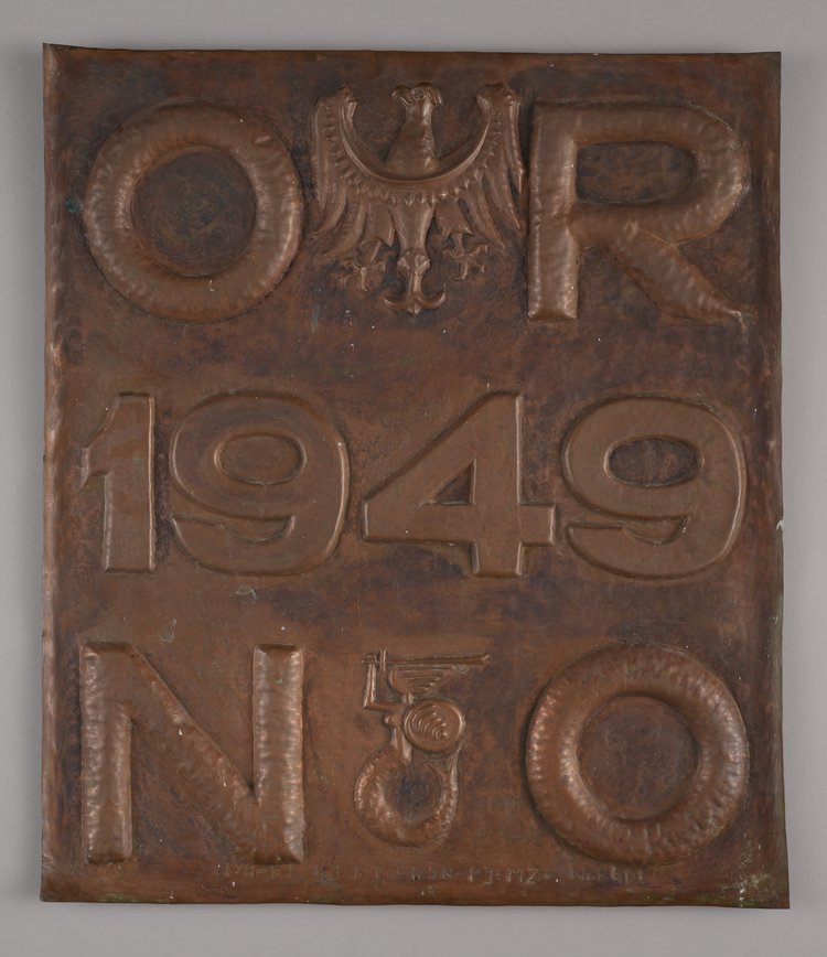 Tablica z napisem ORNO 1949