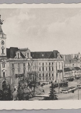 Ratusz na placu Teatralnym