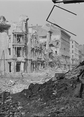 Zniszczenia zabudowy przy ulicy Marszałkowskiej