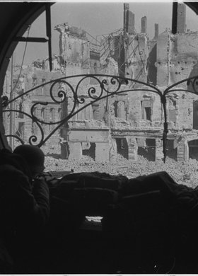 Ruiny zabudowy przy placu Napoleona