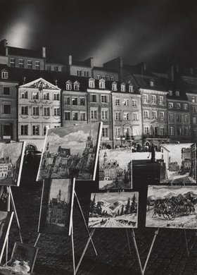 Painting gallery in Old Town Market Square