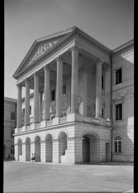 Pałac Komisji Rządowej Przychodów i Skarbu, fragment elewacji frontowej