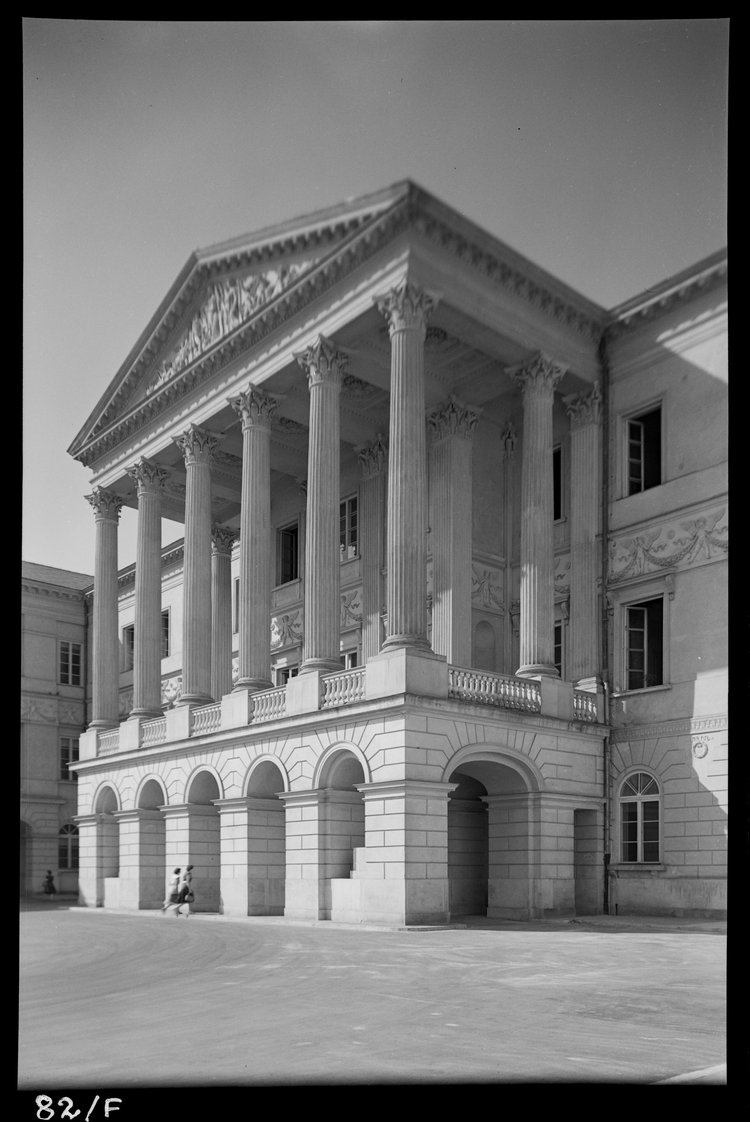 Pałac Komisji Rządowej Przychodów i Skarbu, fragment elewacji frontowej