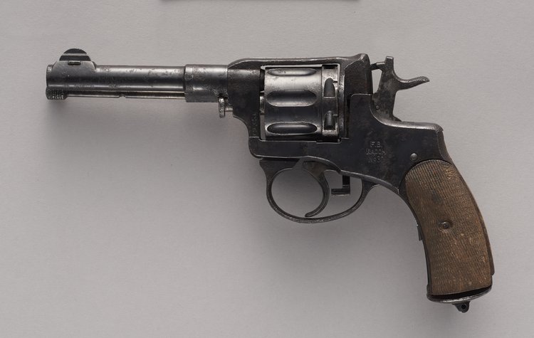 Rewolwer typu Nagan strzelca Jerzego Ogonowskiego "Joga" z pułku AK "Baszta"