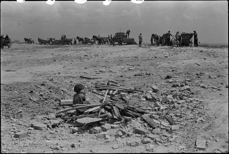 Zwałowisko gruzu wywożonego z miasta