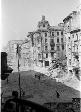 Zniszczenia zabudowy przy ulicy Marszałkowskiej