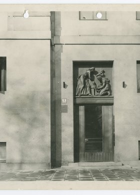 Gmach Towarzystwa Ubezpieczeń "Prudential". Wejście boczne