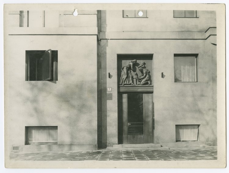 Gmach Towarzystwa Ubezpieczeń "Prudential". Wejście boczne