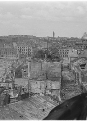 Panorama ruin zabudowy w rejonie ulicy Bagno i przy placu Grzybowskim