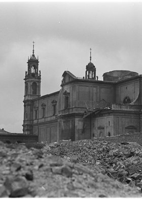 Zniszczony kościół Wszystkich Świętych