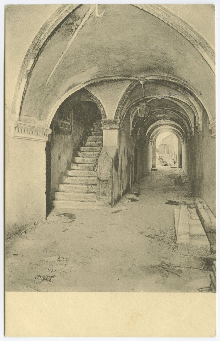 Sień kamienicy Baryczków przy Rynku Starego Miasta 32