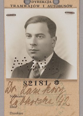 Bilet miesięczny komunikacji miejskiej należący do Samuela Zamkowa