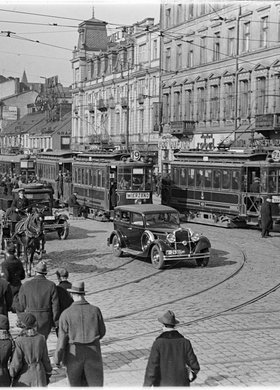 Widok ulicy Marszałkowskiej u zbiegu z Alejami Jerozolimskimi