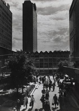 Śródmiejski Mall, the PKO Rotunda and Hotel Forum