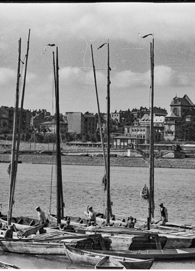 Panorama od Mariensztatu do Zamku Królewskiego widziana z lewej strony Wisły
