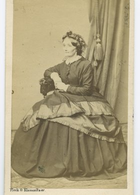 Portret pani Dybkowej, żony doktora Włodzimierza Dybka