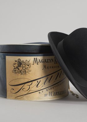 Melonik w pudle firmowym