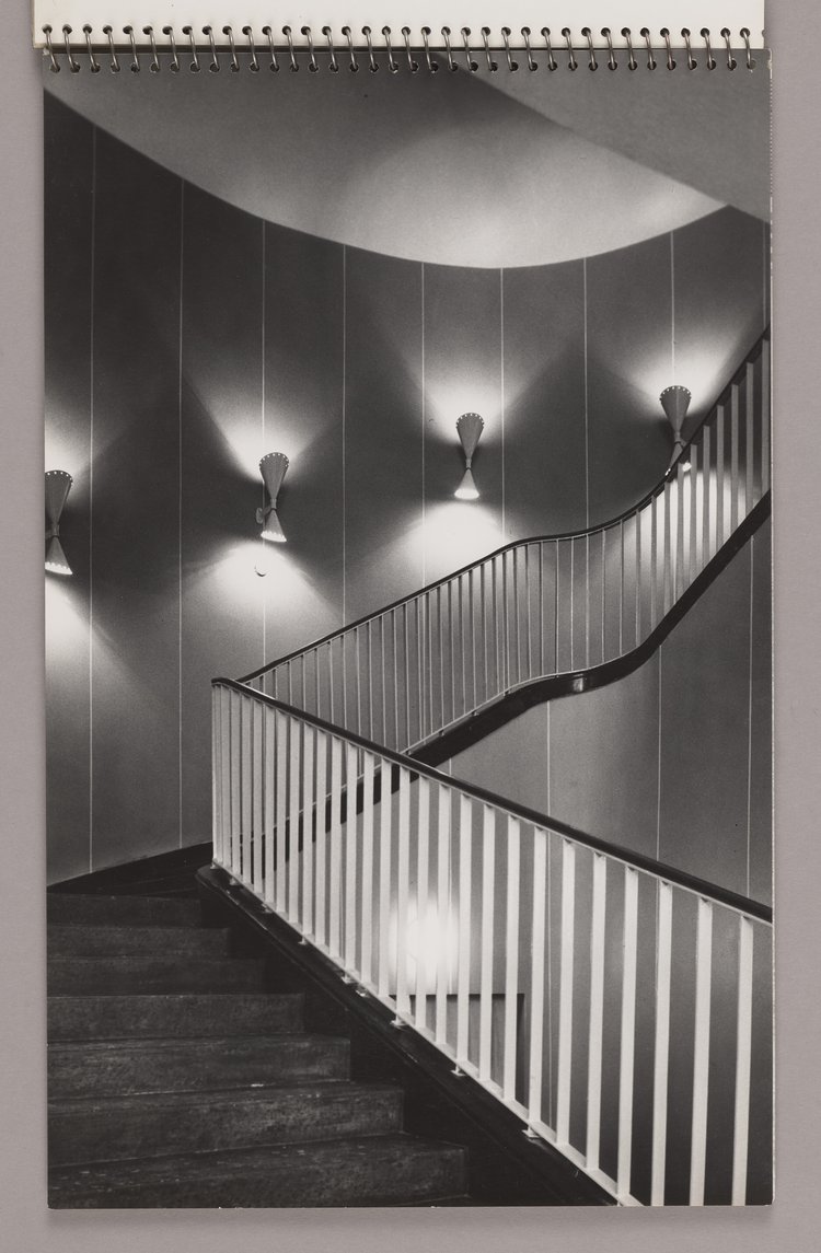 Kino Skarpa, klatka schodowa