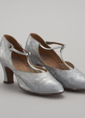 Pantofle damskie w kolorze srebrnym