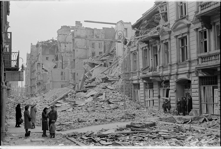 Ruiny zabudowy przy ulicy Wspólnej