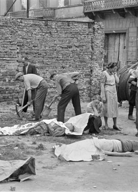 Grzebanie ofiar wybuchu pocisku granatnika