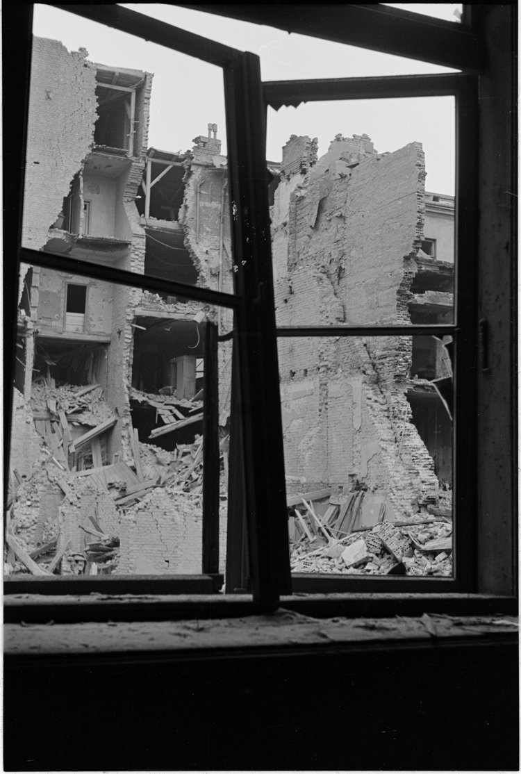 Ruiny zabudowy na posesji przy ulicy Wspólnej 20