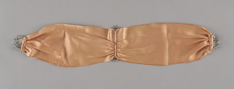 Pasek damski łososiowy z ażurowymi klamrami