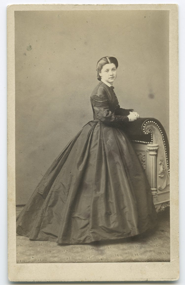 Portret Ludwiki Minterówny w stroju z okresu żałoby narodowej