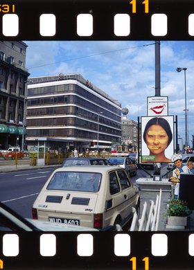 Aleje Jerozolimskie, widok w kierunku wschodnim przy skrzyżowaniu z ulicą Kruczą