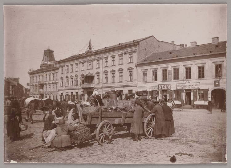 Targ na placu Grzybowskim