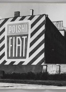 Advertisement of Polish Fiat on the wall of the tenement house at 88 Grzybowska St.