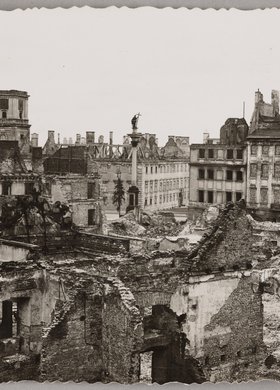 Ruiny zabudowy przy ulicy Miodowej