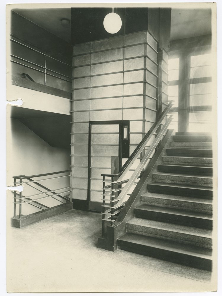 Gmach poczty przy ulicy Nowogrodzkiej. Klatka schodowa
