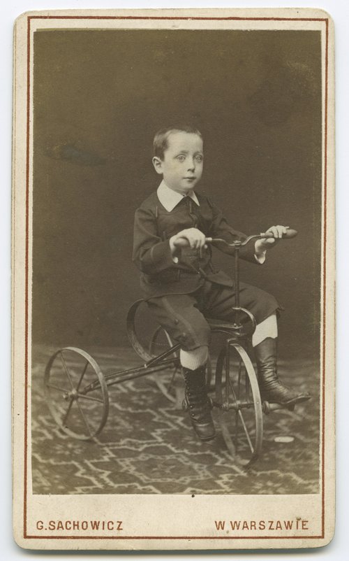 Portret Stanisława Wróbla na rowerku