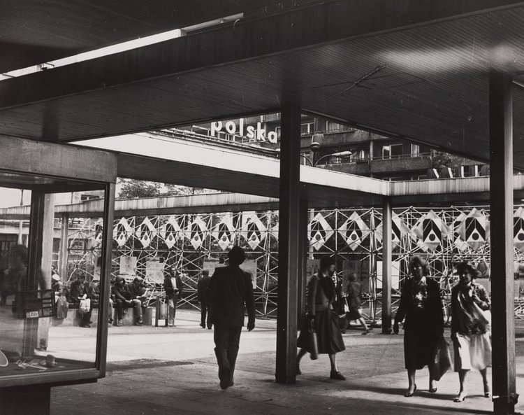 Śródmiejski Mall (currently Stefana “Wiecha” Wiecheckiego Mall) and an outdoor exhibition