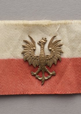 Orzełek na biało-czerwonej wstążce