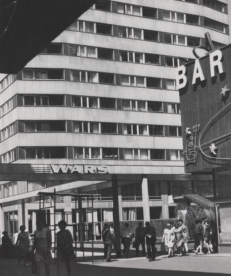 Śródmiejski Mall (currently Stefana “Wiecha” Wiecheckiego Mall) and Café Zodiak