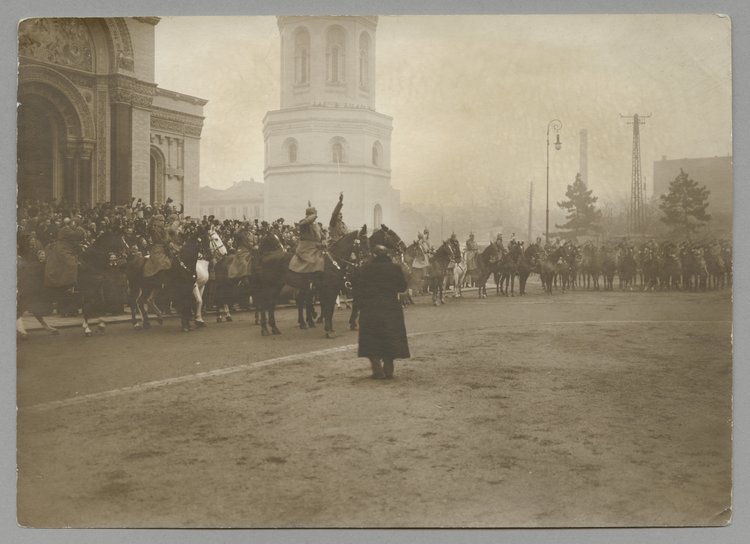 Uroczyste powitanie Legionów Polskich przez gen. von Beselera i płk.Szeptyckiego