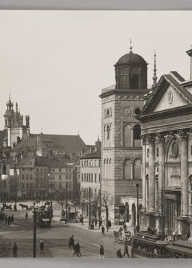 Wylot z ulicy Krakowskie Przedmieście w kierunku placu Zamkowego