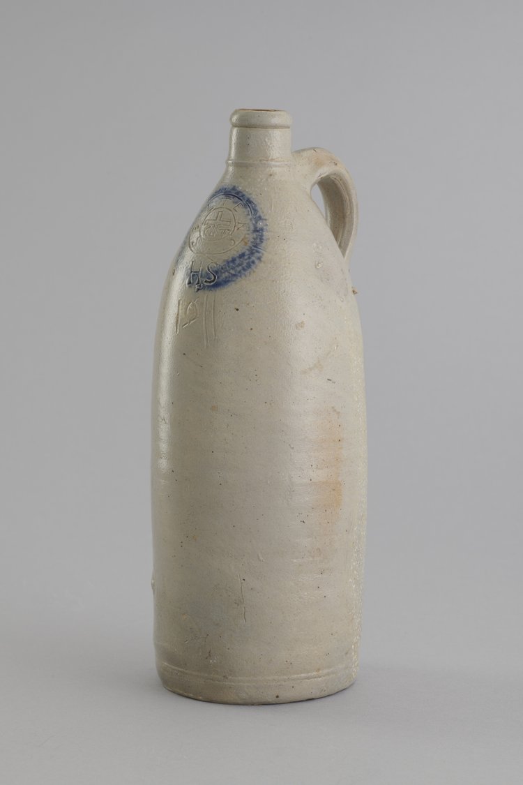 Butelka kamionkowa z uchem