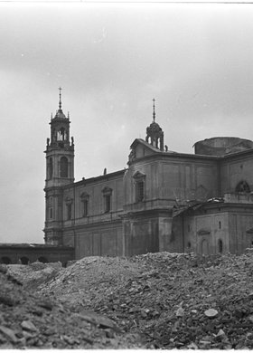 Zniszczony kościół Wszystkich Świętych